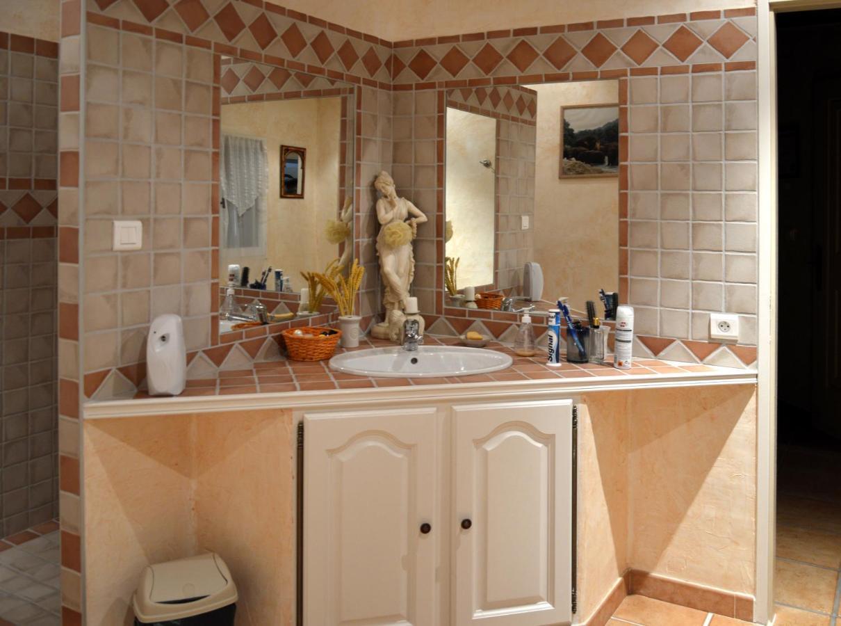Le Mas Du Chat Bed and Breakfast Cavaillon Esterno foto