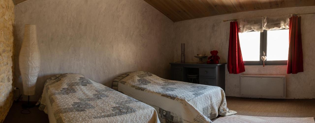 Le Mas Du Chat Bed and Breakfast Cavaillon Esterno foto