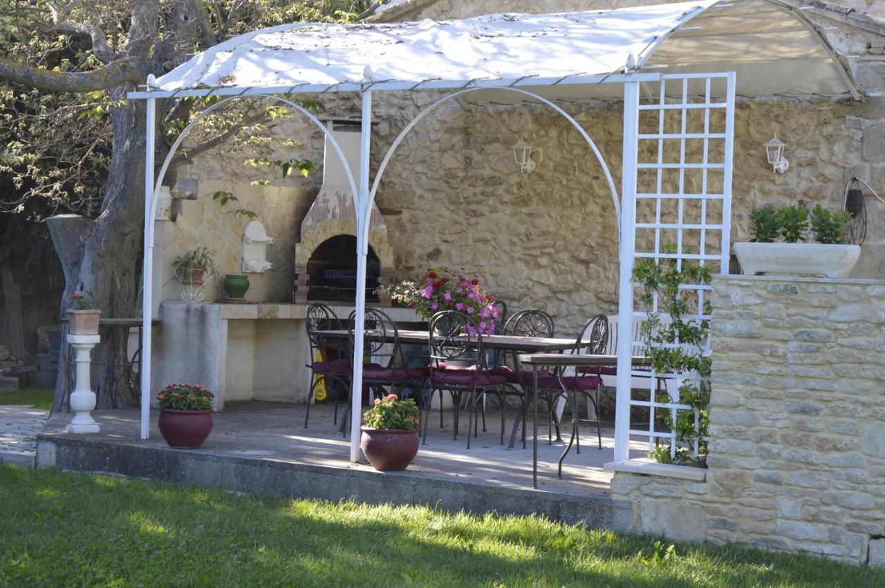 Le Mas Du Chat Bed and Breakfast Cavaillon Esterno foto