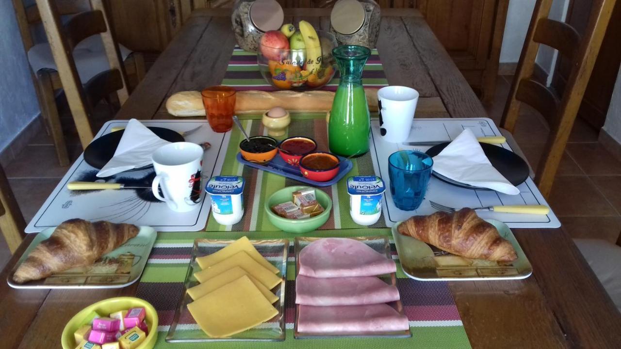 Le Mas Du Chat Bed and Breakfast Cavaillon Esterno foto